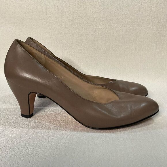Salvatore Ferragamo Shoes - Salvatore Ferragamo 1129 Women 7,5 Beige Leather Pump Heel‎ Shoe Career Business